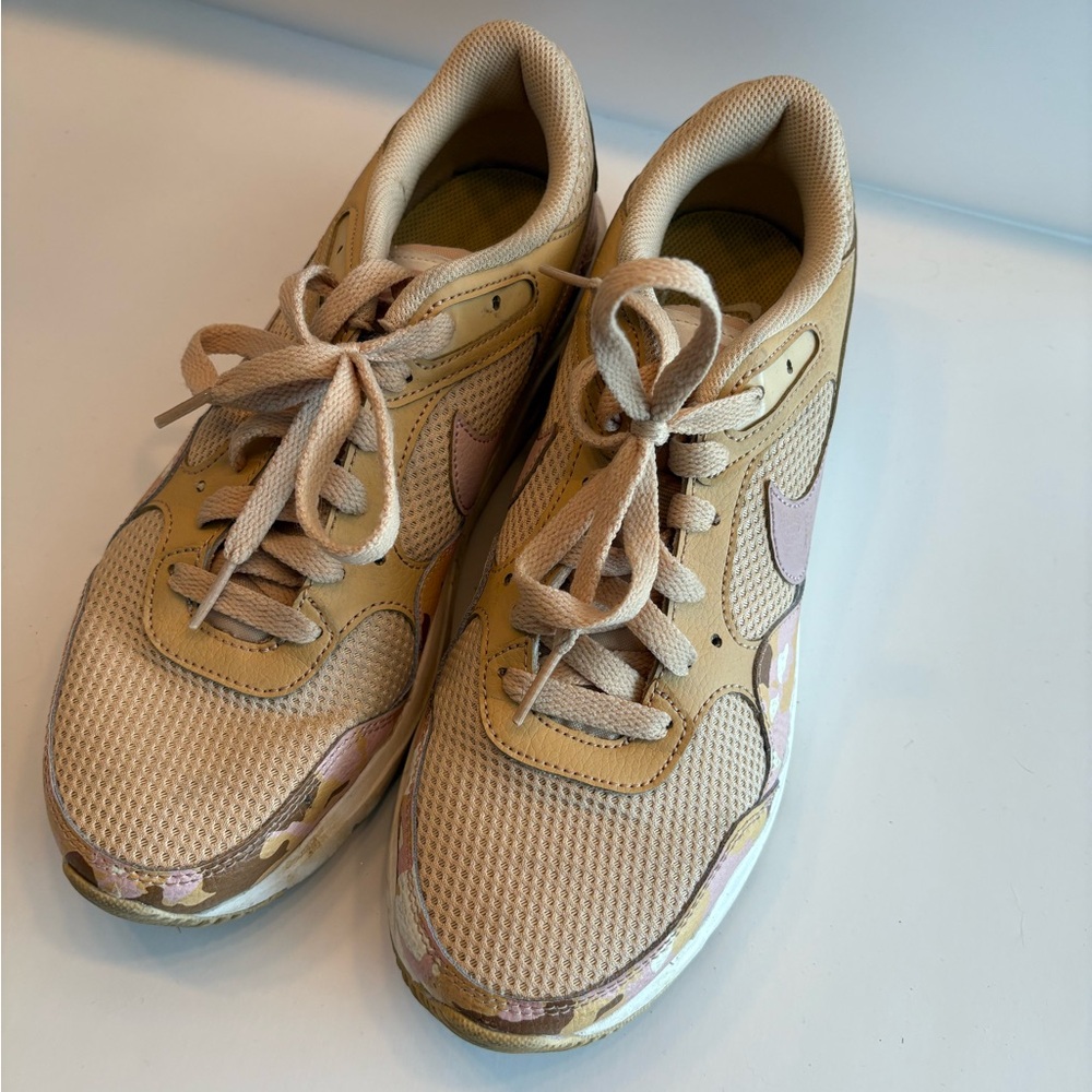 Nike Air Max SC Sesame Pink Sneakers Women’s Size 9